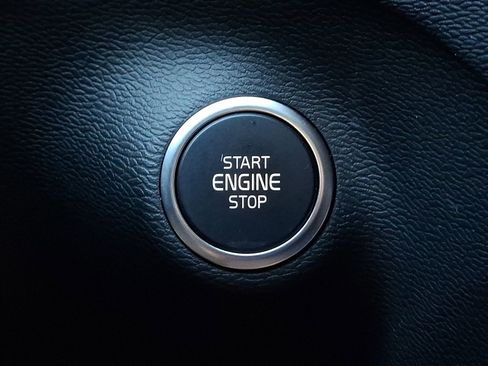 Certified 2024 Volvo XC40 B5 Core image 22