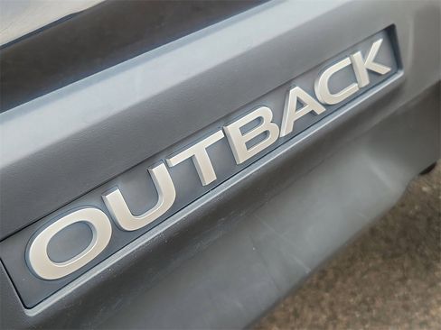 Used 2022 Subaru Outback Premium image 8