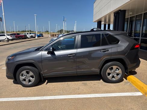 Used 2024 Toyota RAV4 XLE w/ Convenience Package FWD image 4