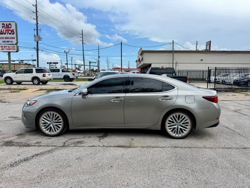 Used 2016 Lexus ES 350 w/ Luxury Package w/Wood Trim FWD image 5