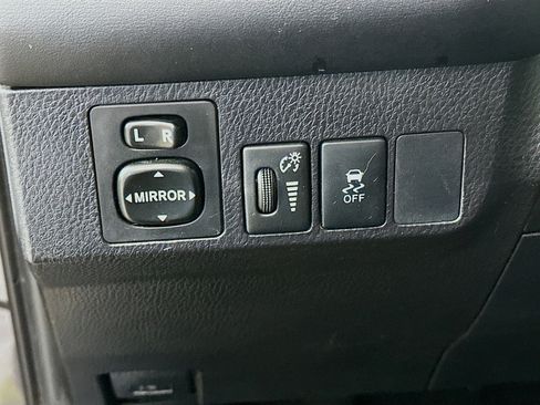 Used 2015 Toyota RAV4 Limited image 16