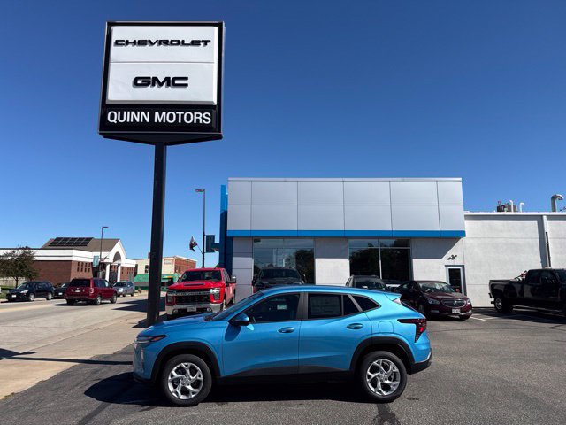 New 2026 Chevrolet Trax LS w/ LS Convenience Package FWD image 2