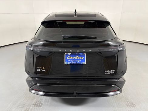 Used 2023 Nissan Ariya AWD image 7