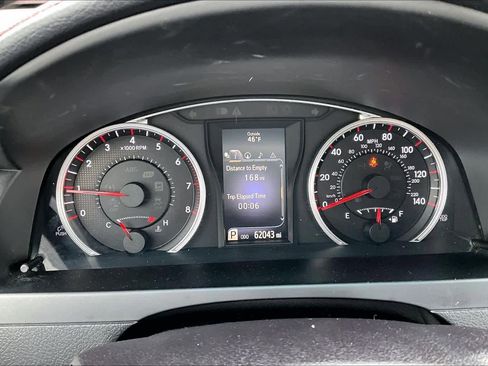 Used 2016 Toyota Camry XSE image 23