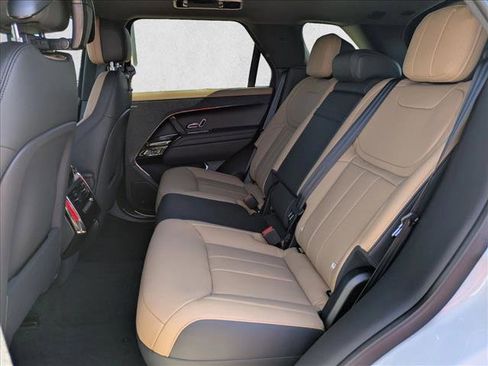 Used 2025 Land Rover Range Rover Sport Dynamic SE image 15