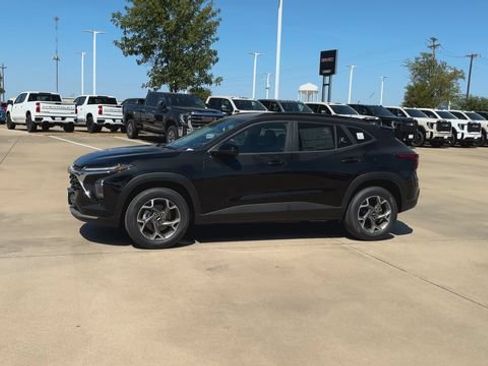 New 2026 Chevrolet Trax LT w/ LT Convenience Package FWD image 6