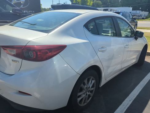 Used 2017 MAZDA MAZDA3 Sport w/ Preferred Equipment Package FWD image 4