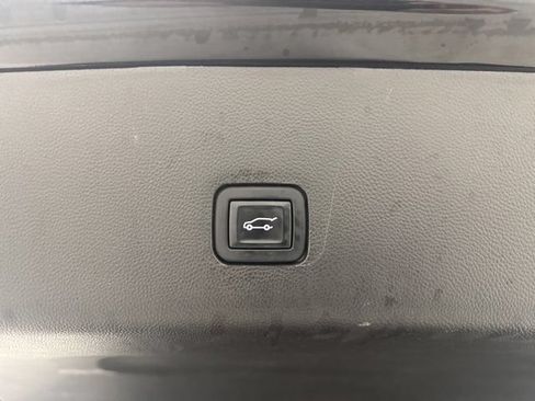 Used 2022 Chevrolet Traverse LT w/ LPO, 'HIT The Road' Package AWD/4WD image 28