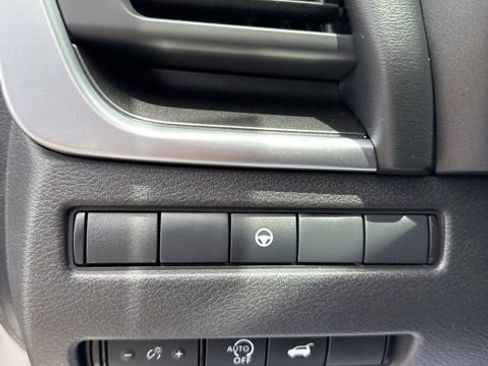 Used 2025 Nissan Rogue SV AWD/4WD image 15