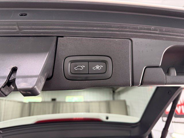 Used 2021 Volvo XC60 T8 Inscription AWD/4WD image 18