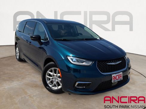 Used 2024 Chrysler Pacifica Touring-L FWD image 1