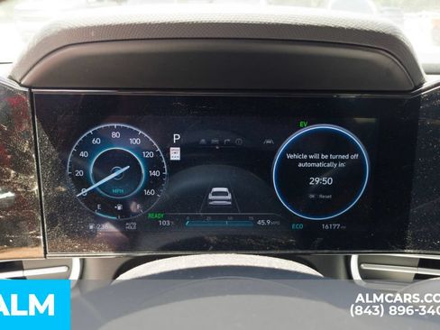 Certified 2025 Hyundai Elantra Limited FWD image 14