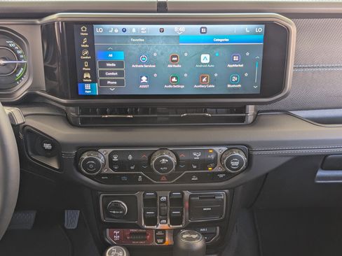 Used 2025 Jeep Wrangler Unlimited Rubicon 4xe w/ Convenience Group image 25