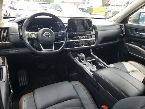 Used 2024 Nissan Pathfinder Platinum w/ Cargo Package AWD/4WD image 10