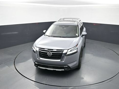 Used 2024 Nissan Pathfinder Platinum FWD image 18