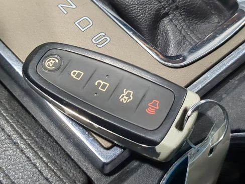 Used 2015 Lincoln MKX AWD w/ Equipment Group 102A image 38