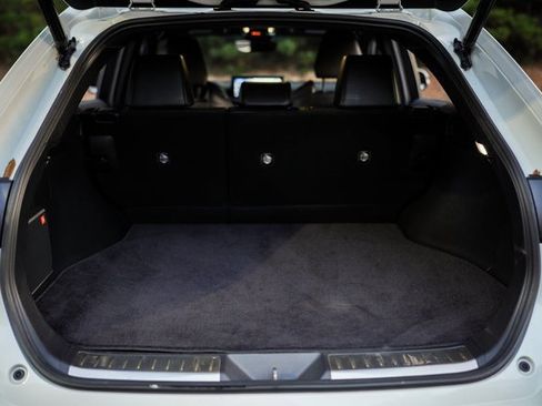 Used 2022 Toyota Venza XLE image 32