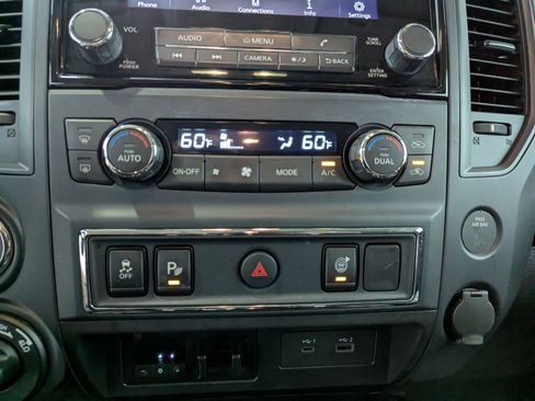 Used 2024 Nissan Titan SV w/ SV Convenience Package image 21