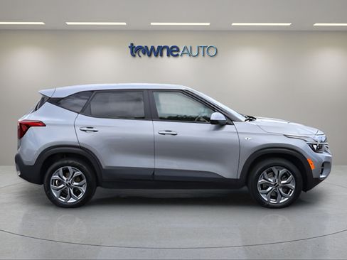 Used 2024 Kia Seltos LX AWD/4WD image 8