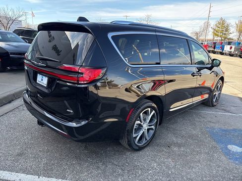 New 2026 Chrysler Pacifica Pinnacle image 32