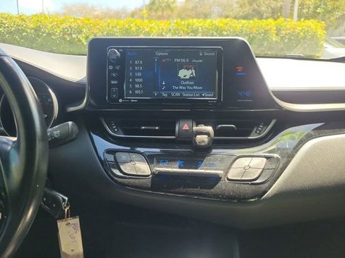 Used 2018 Toyota C-HR XLE image 19