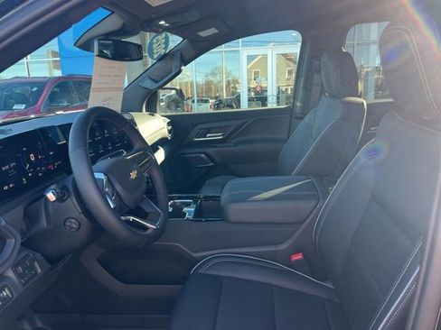 Used 2025 Chevrolet Silverado EV LT AWD/4WD image 25