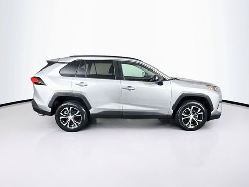 Used 2020 Toyota RAV4 LE FWD image 9