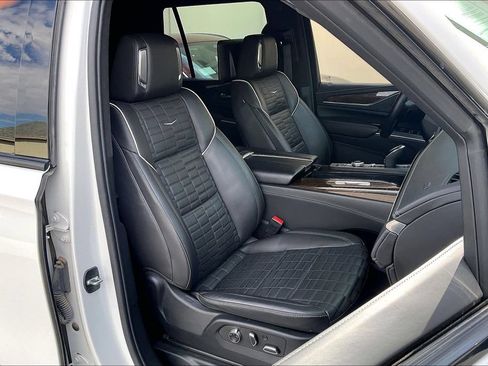 Used 2024 Cadillac Escalade Sport Platinum w/ LPO, ONYX Package AWD/4WD image 7