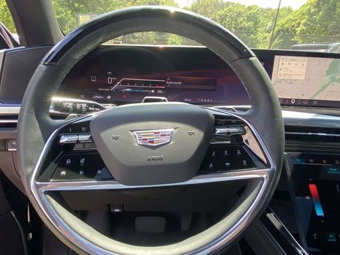 Certified 2025 Cadillac Escalade Sport AWD/4WD image 24