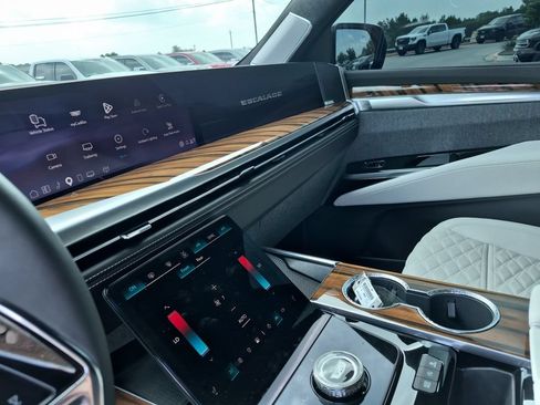 Certified 2026 Cadillac Escalade Platinum Sport w/ LPO, Floor Liner Package AWD/4WD image 31
