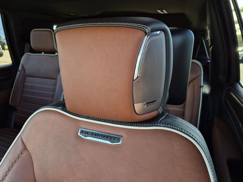 Used 2023 GMC Yukon Denali Ultimate w/ LPO, Floor Liner Package AWD/4WD image 15