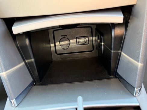 Used 2010 Toyota Camry image 22