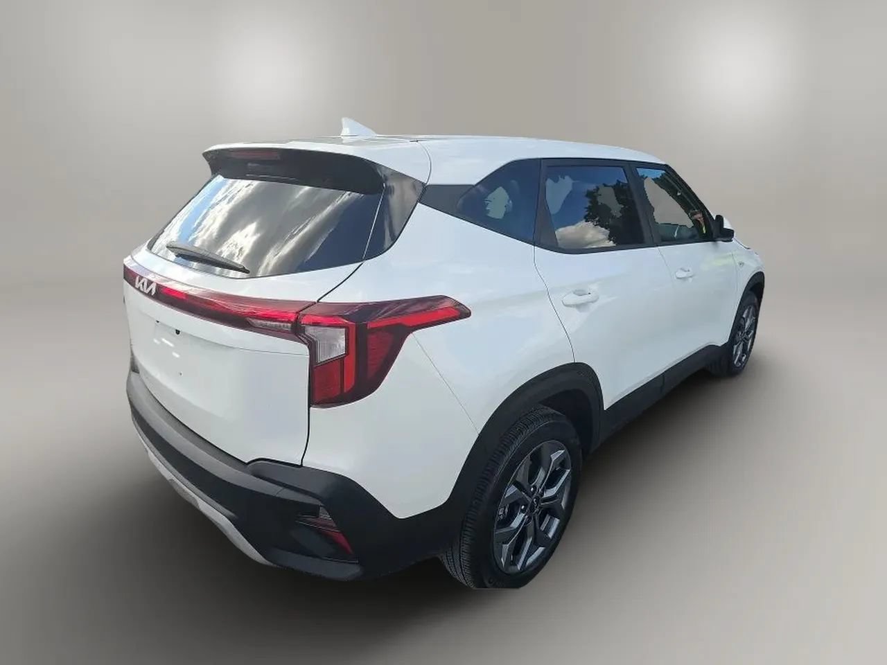Used 2026 Kia Seltos LX FWD image 3