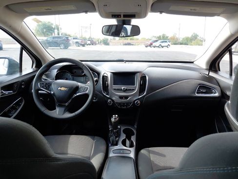 Used 2017 Chevrolet Cruze LT w/ Convenience Package image 13