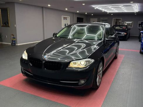 Used 2011 BMW 535i xDrive Sedan image 2