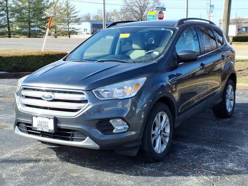 Used 2019 Ford Escape SE image 3