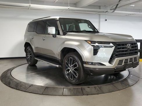 Used 2026 Lexus GX 550 w/ Cold Area Package AWD/4WD image 3