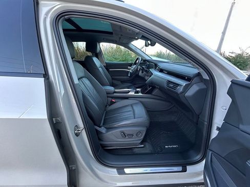 Used 2022 Audi e-tron Premium Plus w/ Premium Plus Package image 61