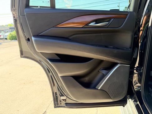 Used 2016 Cadillac Escalade Luxury AWD/4WD image 29