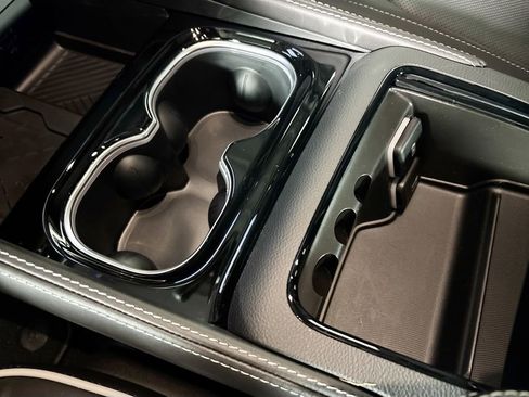 New 2026 Chrysler Pacifica Limited image 15