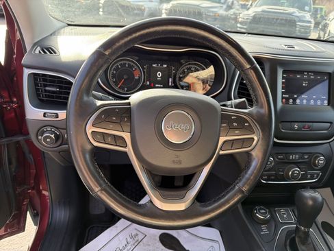 Certified 2020 Jeep Cherokee Latitude Plus w/ Cold Weather Group image 21