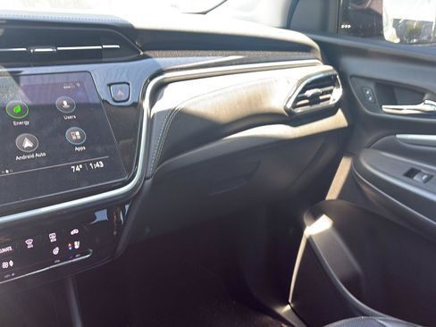 Used 2023 Chevrolet Bolt EUV LT w/ Convenience Package FWD image 11