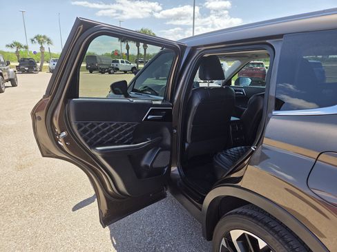 Used 2024 Mitsubishi Outlander SEL Black Edition AWD/4WD image 14