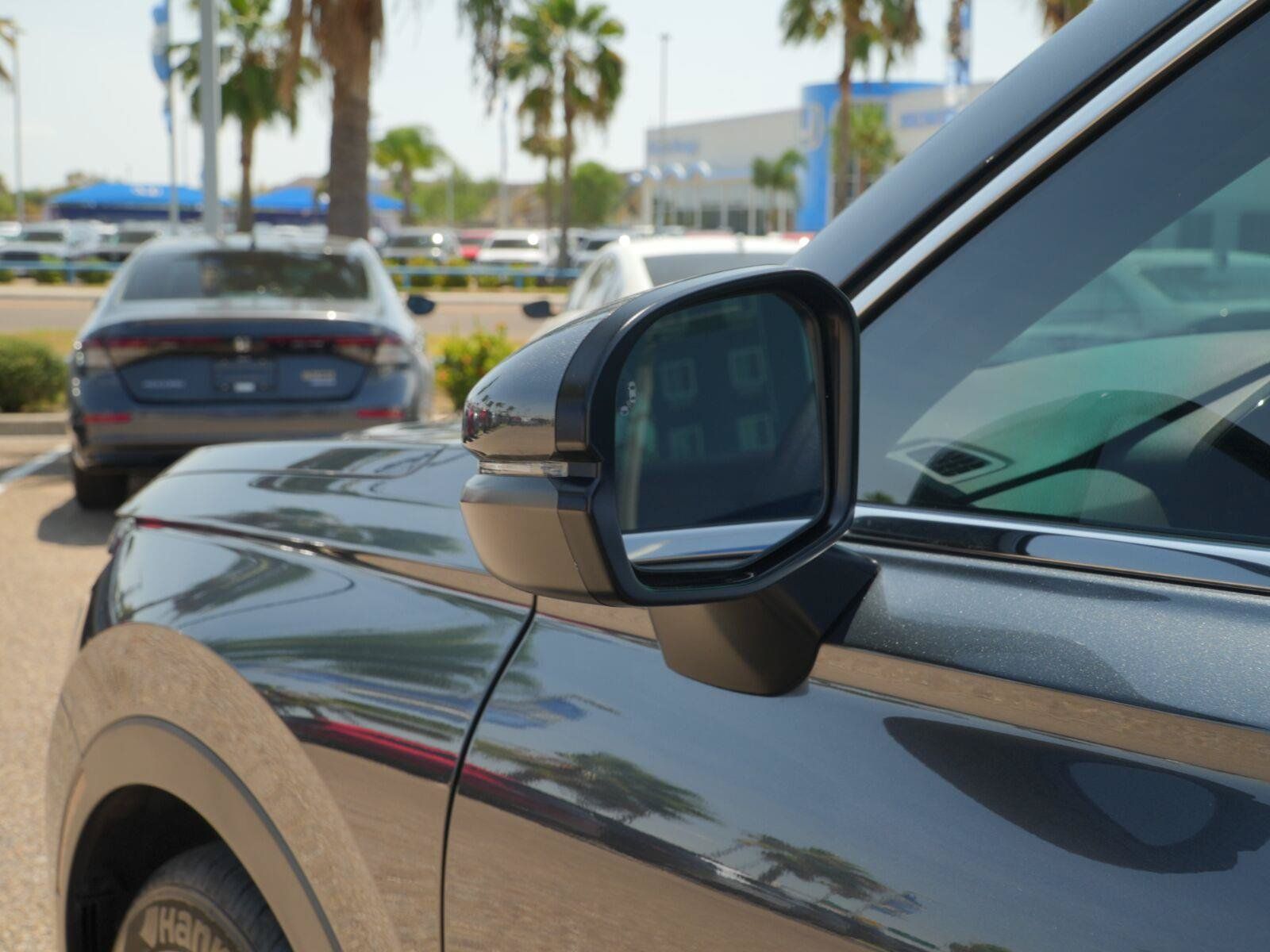 Used 2025 Honda CR-V EX image 16