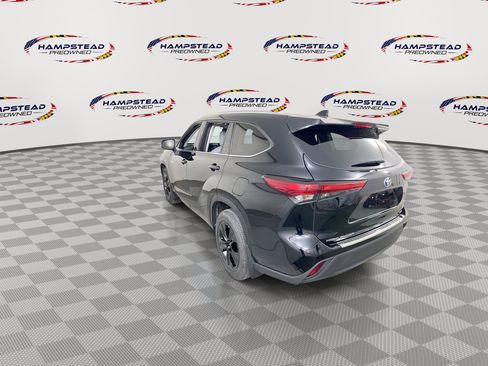 Used 2021 Toyota Highlander XLE image 6