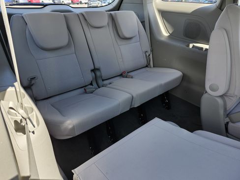 Used 2020 Kia Sedona L FWD image 18