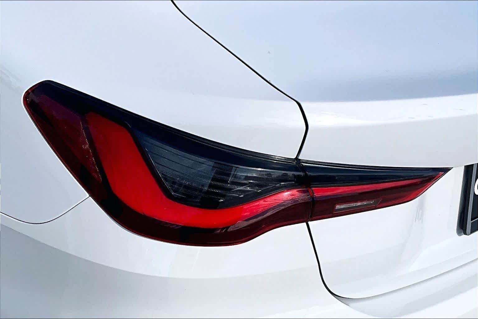 Used 2024 BMW 430i Coupe w/ Convenience Package RWD image 25