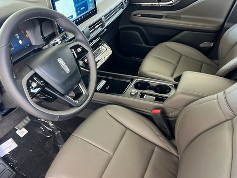 New 2025 Lincoln Corsair AWD w/ Equipment Group 101A image 8