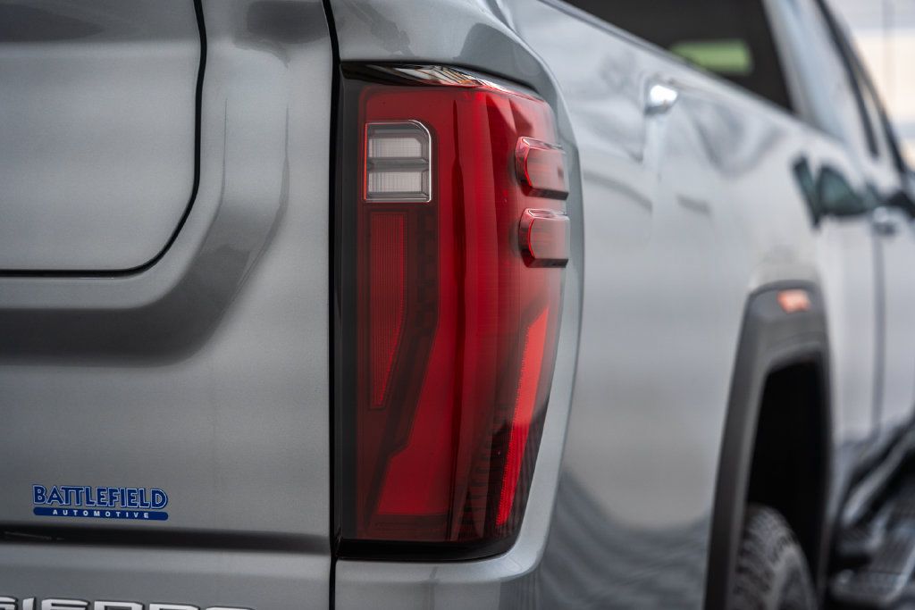 Used 2025 GMC Sierra 3500 Denali w/ Denali Reserve Package AWD/4WD image 8