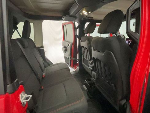Used 2019 Jeep Wrangler Unlimited Rubicon w/ Dual Top Group AWD/4WD image 25